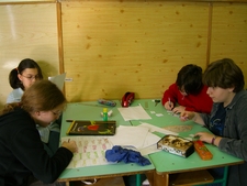 A papírmunka sok ügyességet kívánt.