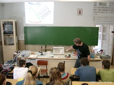 Hartlein Károly, egyetemi oktató (BME): Látványos fizikai kísérletek