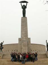 A Szabadság-szobor előtt