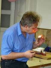 Hartlein Károly egyetemi oktató (BME): Látványos fizikai kísérletek