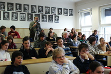 Hartlein Károly egyetemi oktató (BME): Látványos fizikai kísérletek