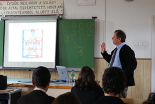 Pázmány Tamás kutatási igazgató (Richter Rt): Gondolatok és történetek a gyógyszerkutatásról