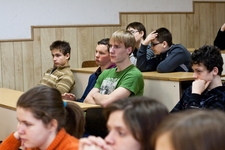 Hartlein Károly egyetemi oktató (BME): Varázslatok a fizika birodalmában